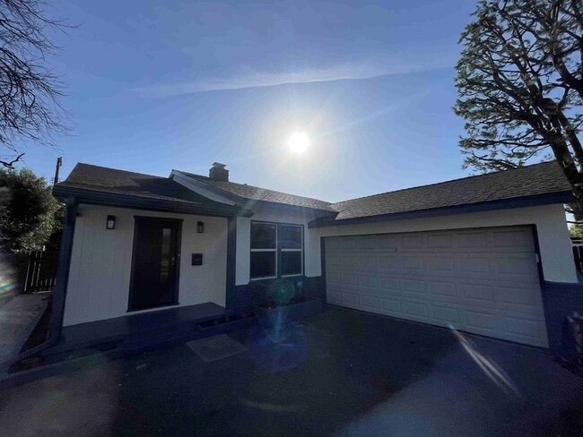 Building Photo - COMPLETELY REMODELED HOME IN QUIET AREA!