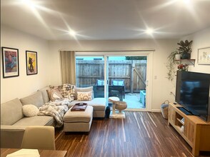 Building Photo - 1411 Creekside Dr