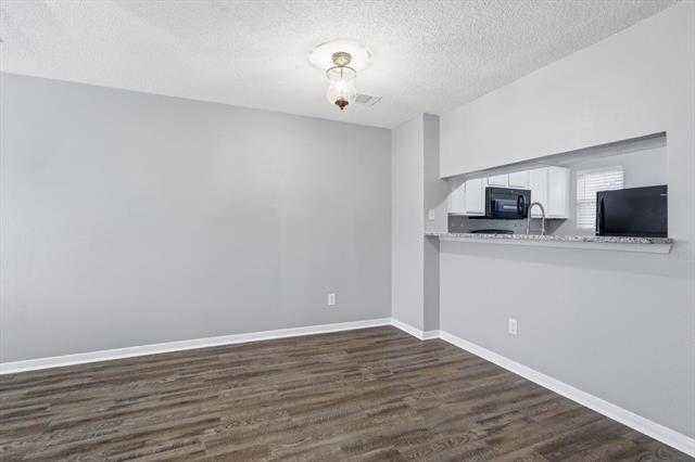 Building Photo - 11 Abbey Rd