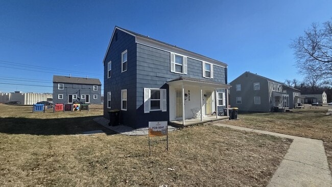 Building Photo - Section 8 Welcome 2 bed 1 bath duplex