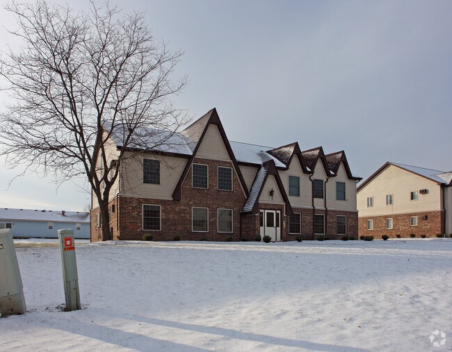 Building Photo - 7485-7489 Huntington Dr