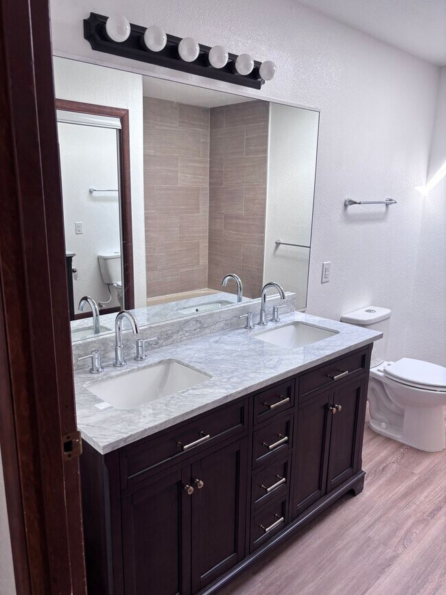 Building Photo - Newly Updated 4 Bedroom East Anchorage Home!