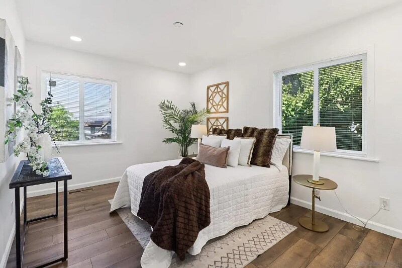 Building Photo - 118 W 8th Ave