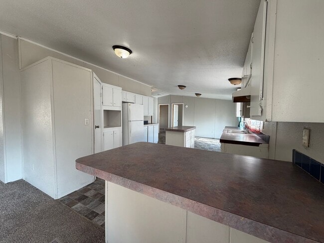 Building Photo - Huge 4 bed for only 1400?!?!