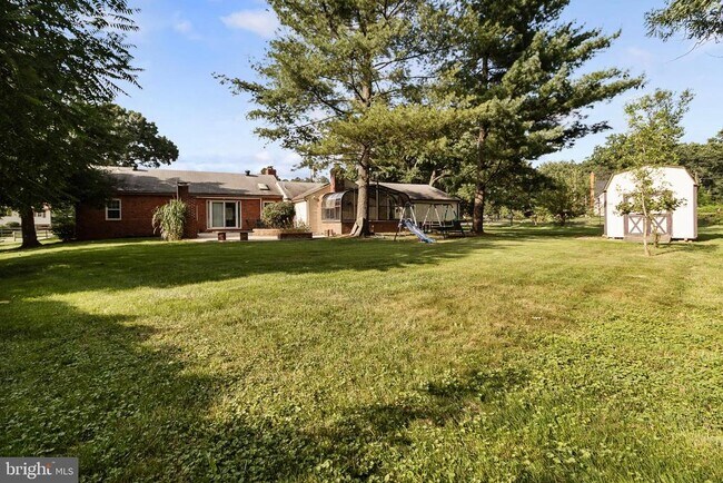 Building Photo - 5601 Dawes Ave