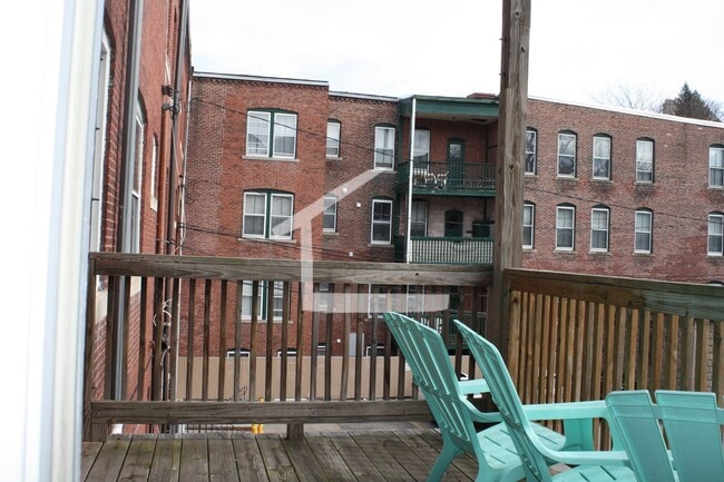 Building Photo - Washington Sq. Location. 3 Full Bathrooms, Porch, Central Heat/AC