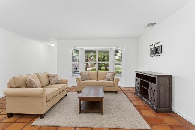 Building Photo - 1974 SE Tiffany Ave