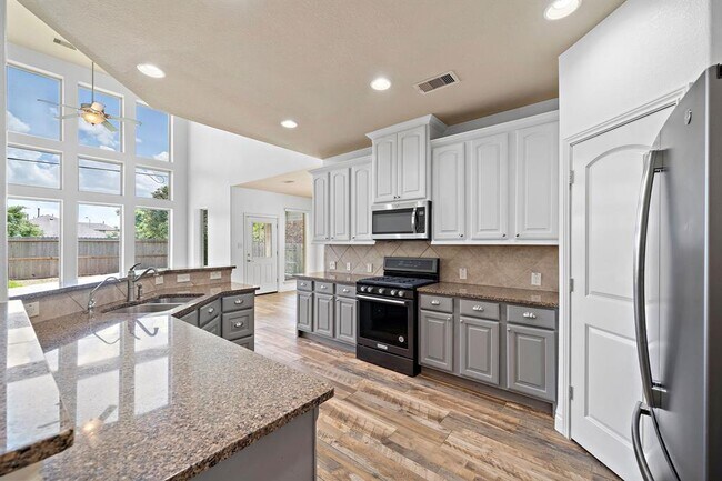 Building Photo - 28915 Crested Butte Dr