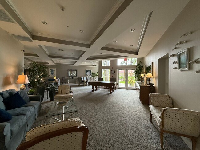 Building Photo - Spacious 2/2 Condo with Waterview in River...