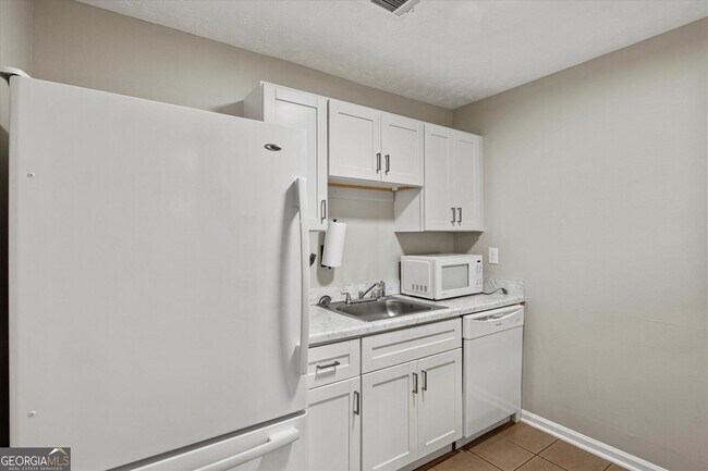 Building Photo - 5454 Glen Haven Dr