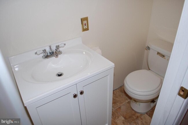 Building Photo - 1707 Pin Oak Rd