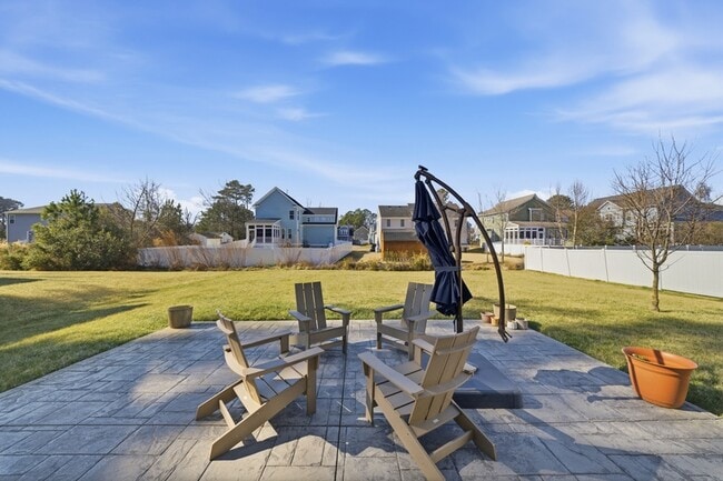 Building Photo - 1824 Hazelwood Rd