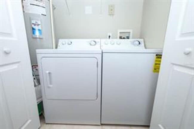 Building Photo - 694 Seabrook Ct