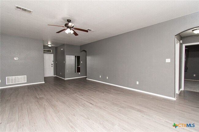 Building Photo - 3200 Alamocitos Creek Dr