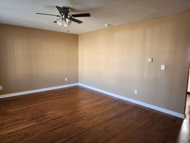 Building Photo - 4306 Shady Villa Dr