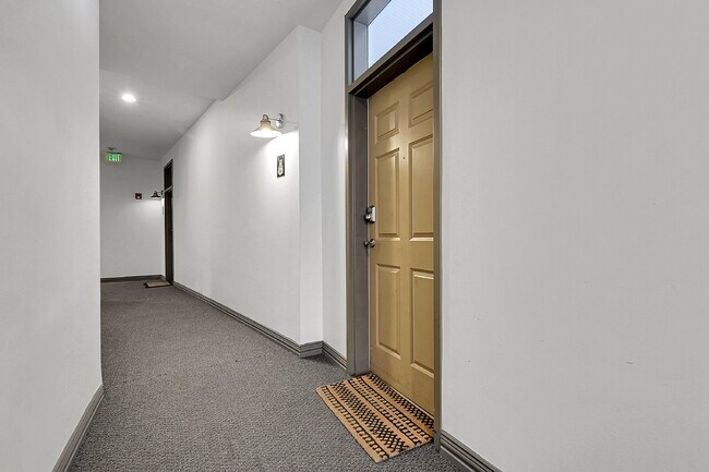 Building Photo - $1,680 - 1 Bed, 1 Bath Condo in Denver in ...