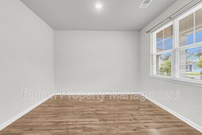 Building Photo - 227 Shortmarsh St