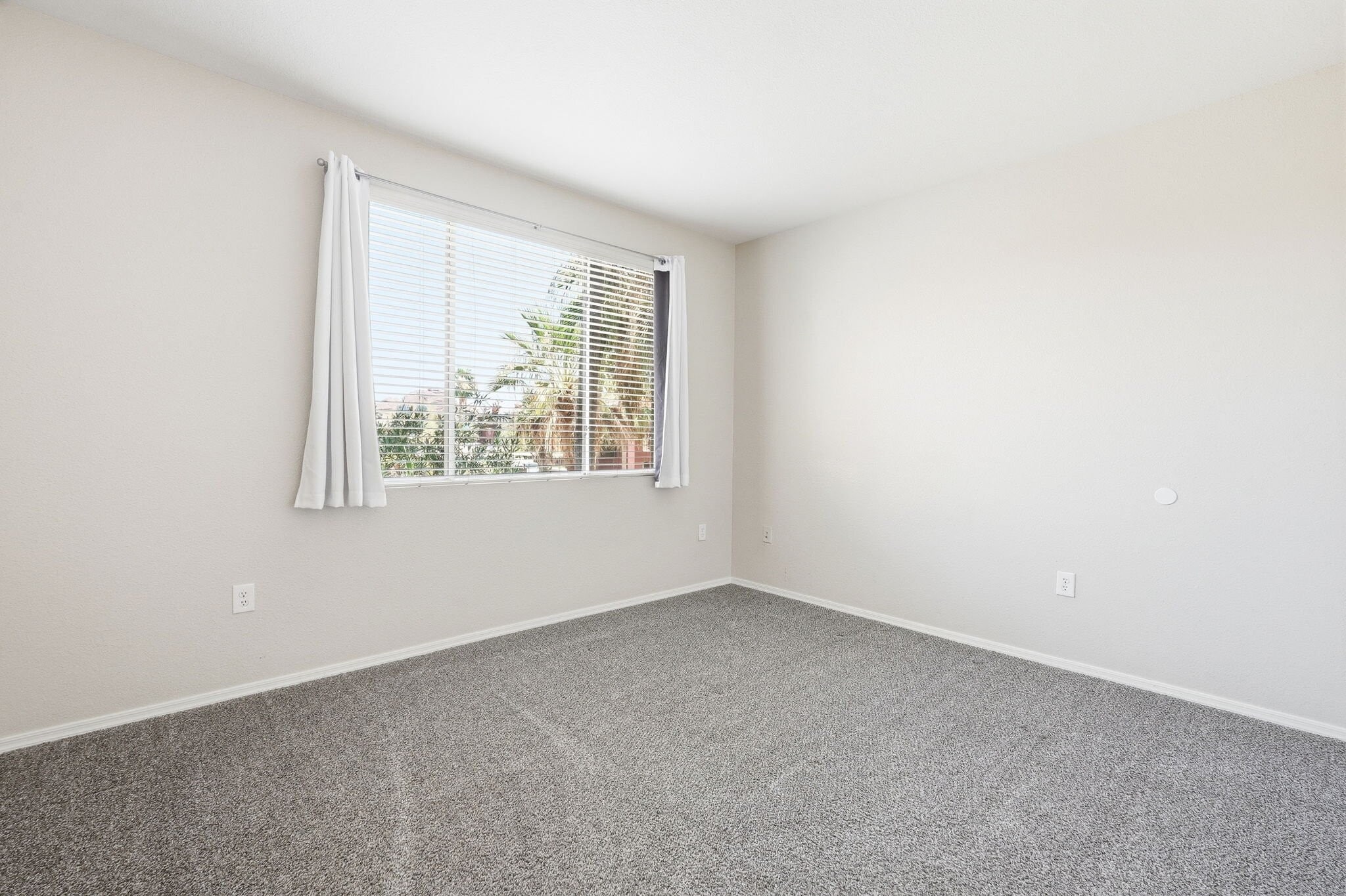 Building Photo - 5401 E Van Buren St