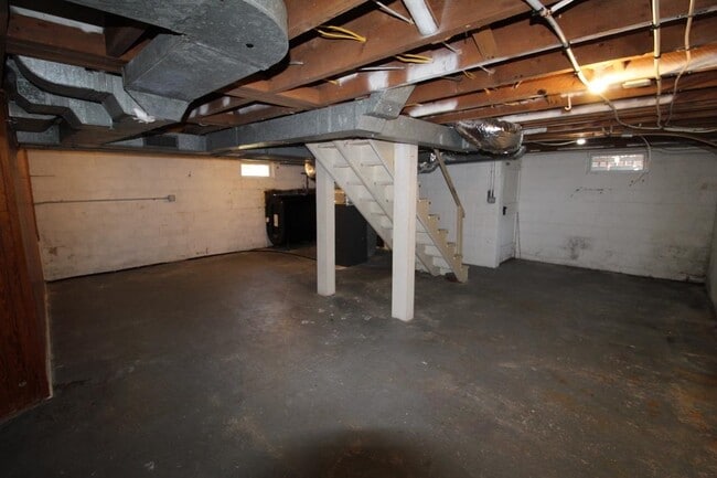 Building Photo - 103 Dinkel Ave