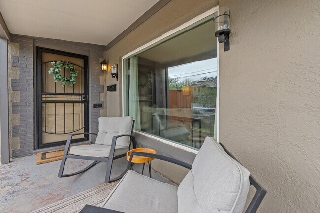 Building Photo - Available Now! Wonderful Sloan's Lake Home