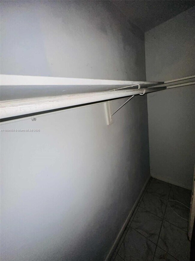 Building Photo - 215 SE 3rd Ave