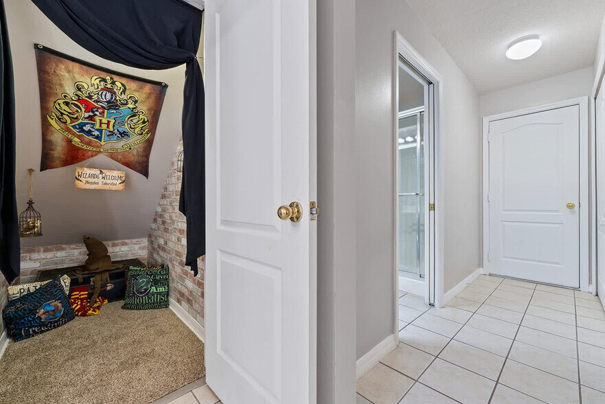 Building Photo - 453 Scrub Jay Way