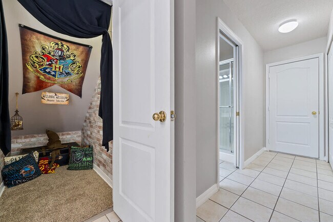 Building Photo - 453 Scrub Jay Way