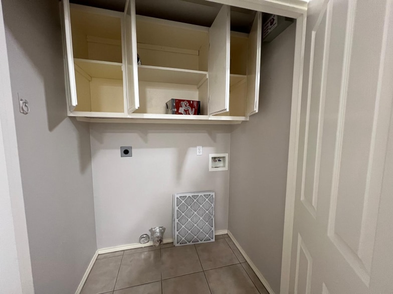 Building Photo - 4310 N 27th Ln