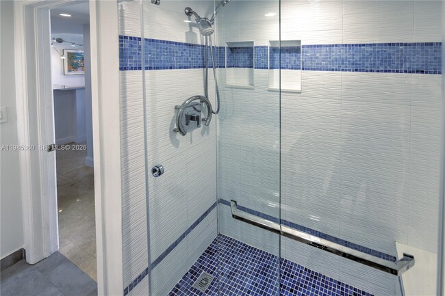 Building Photo - 2951 S Bayshore Dr