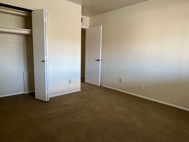 Building Photo - Tempe 3 Bed, 2 Bath - Pool and Single Story