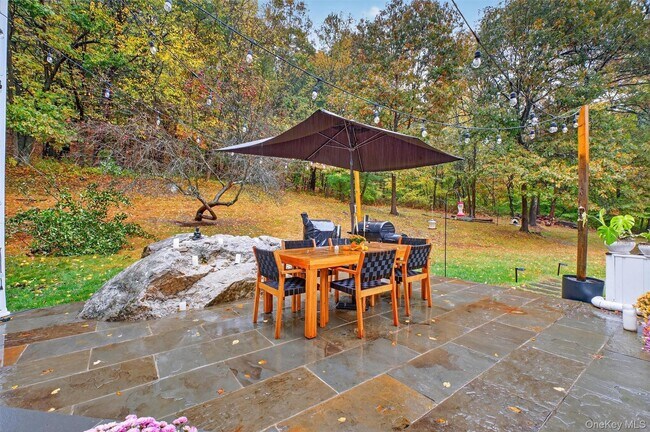 Building Photo - 602 Oscawana Lake Rd