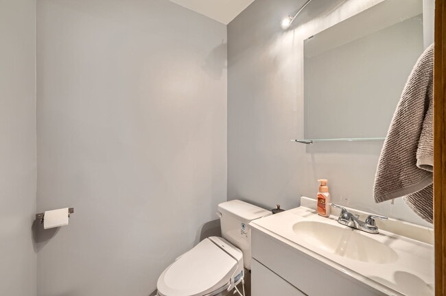 Building Photo - 953 N Rohlwing Rd