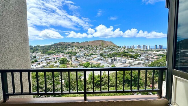 Building Photo - 2 BED/1 BATH/1 PRKG with Lanai & WASHER/DR...