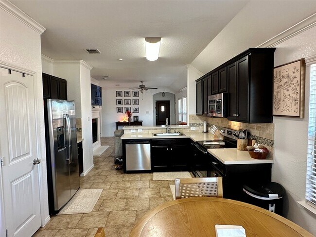 Building Photo - 3003 Rosemount Ln