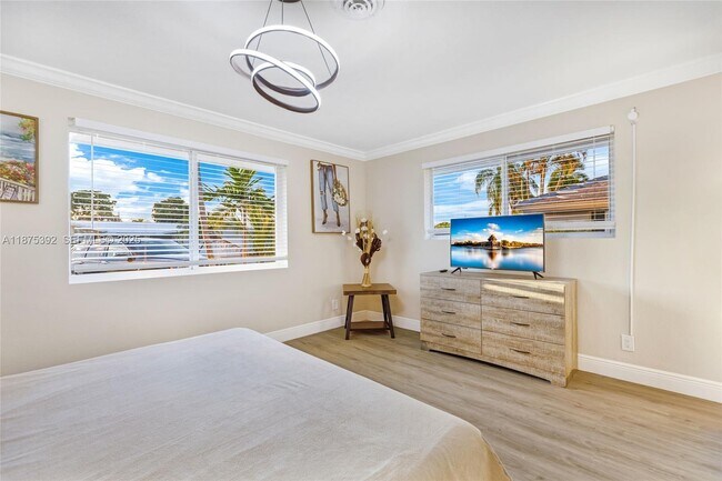 Building Photo - 5740 NE 19th Ave