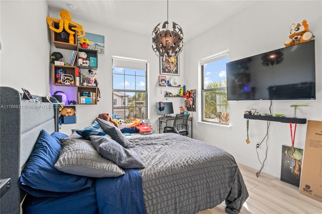 Building Photo - 4461 Waterside Dr