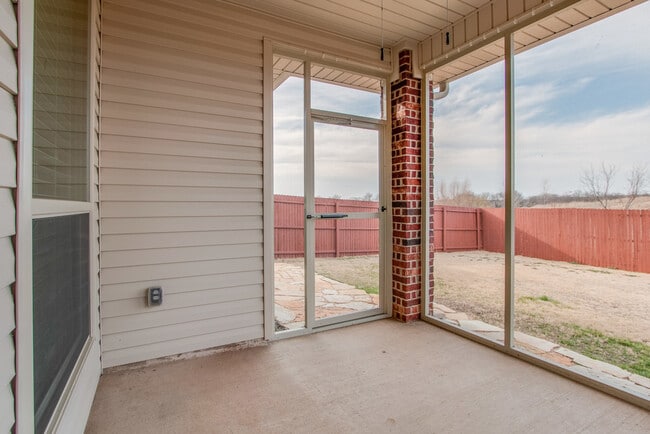 Building Photo - 3220 Hornbeam St