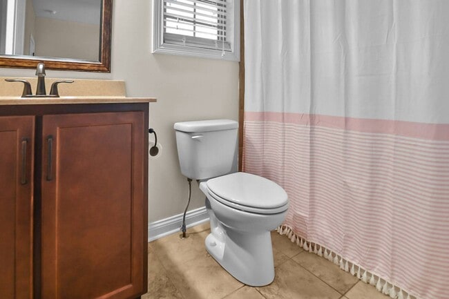 Building Photo - Pet Friendly Three Bedroom with Bonus!