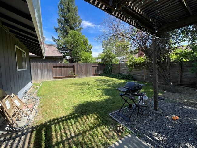 Building Photo - 3 Bedroom 2 bath home in North Davis