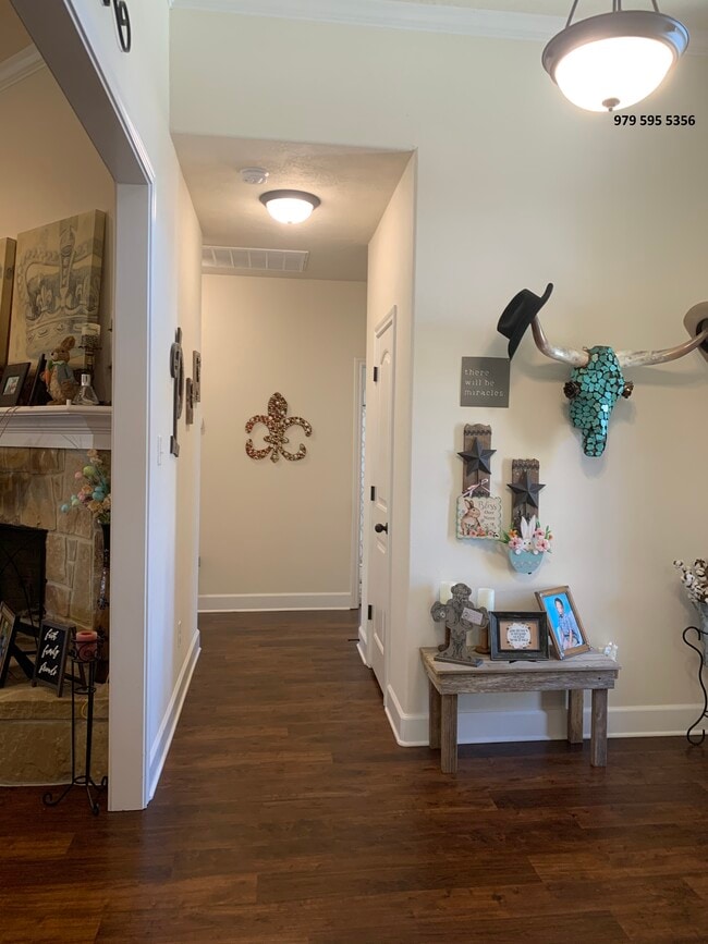 Building Photo - 1204 Robinsville Ct