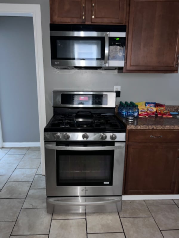 Building Photo - 8236 S Ellis Ave