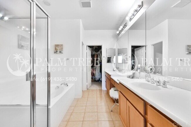 Building Photo - Stunning 4-Bedroom Townhome in Chula Vista...
