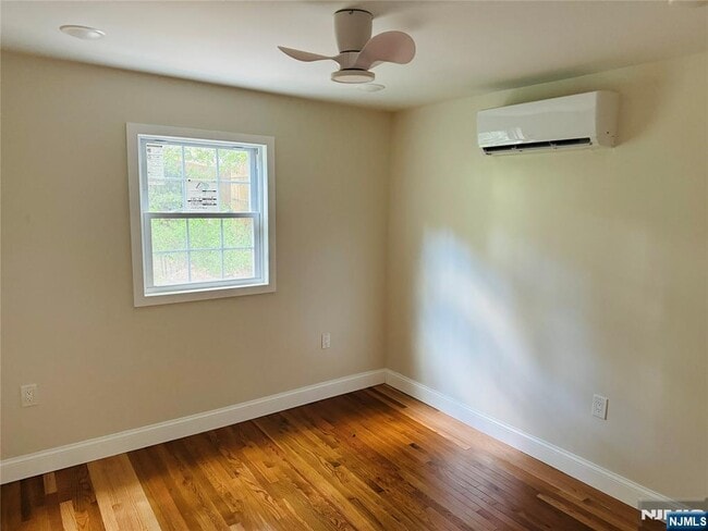 Building Photo - 14 Elm St