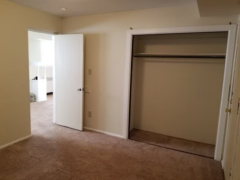 Building Photo - 807 W Madison St