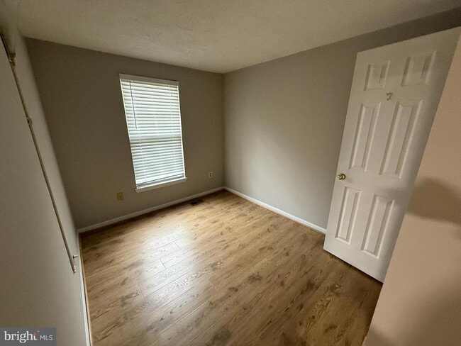 Building Photo - 8916 Pembrook Woods