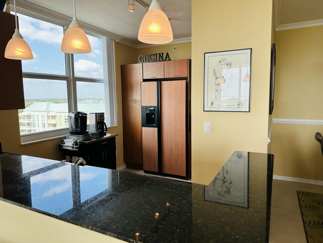 Building Photo - 625 Casa Loma Blvd