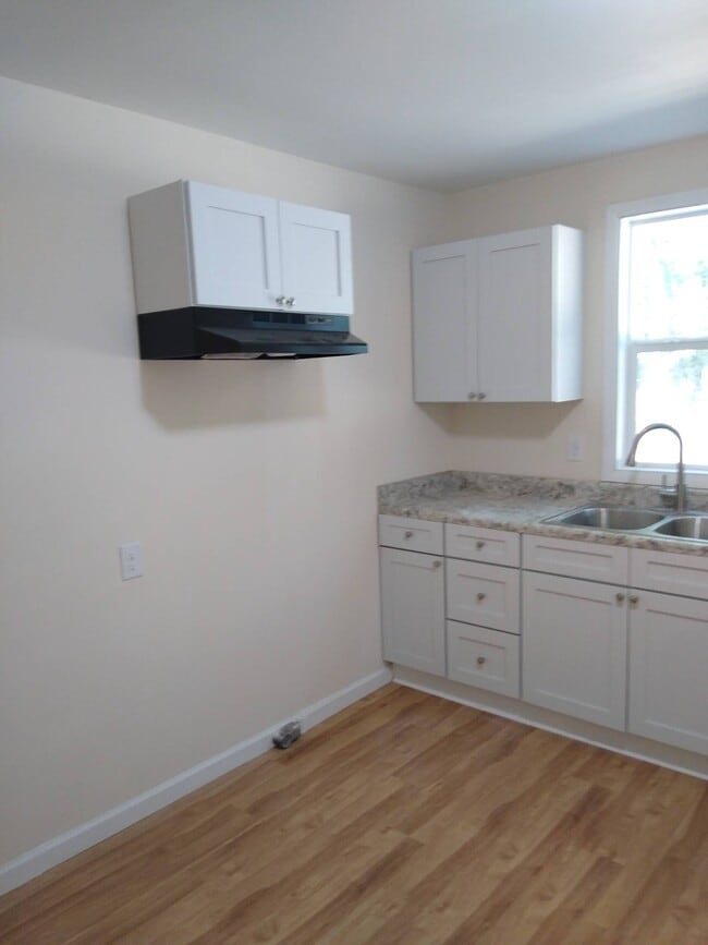Building Photo - 1208 N Granard St