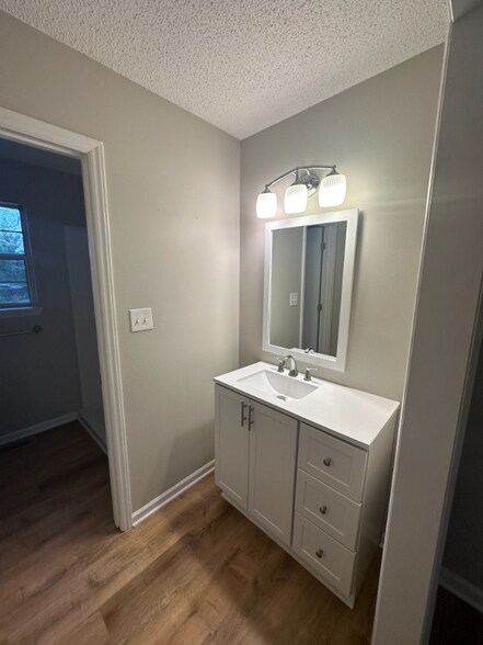 Building Photo - 161 Mill Creek Dr