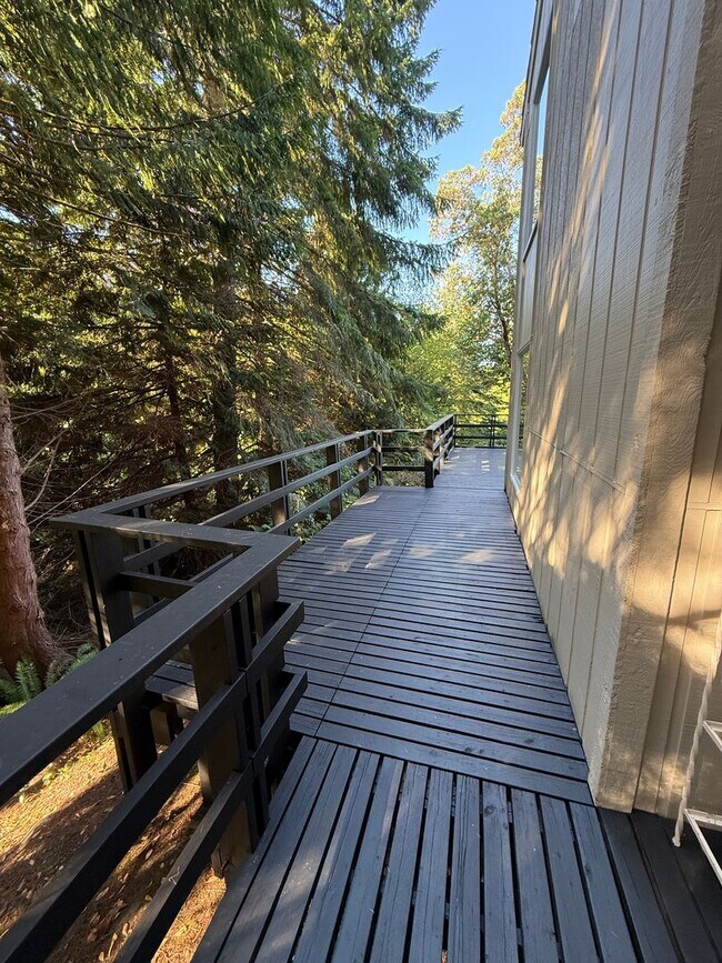 Building Photo - Cozy Huge 1 Bed with Loft and 2.5 Bath - H...