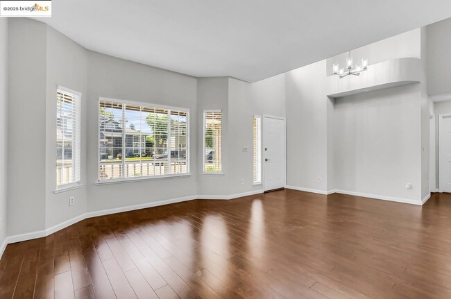 Building Photo - 9438 Tuscany Cir